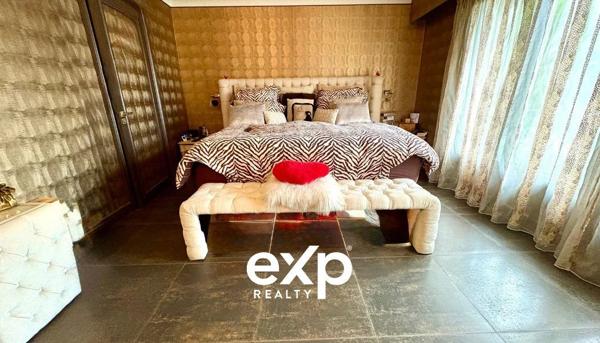 Propriété atypique de 403 m²