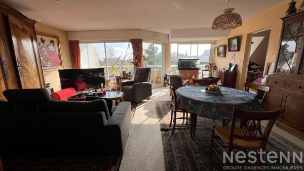 Confort et emplacement idéal : grand T4 avec terrasse ensoleillée, garage et cave à Auray