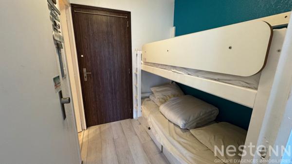 QUIBERON - Studio rénové en centre-ville avec balcon et place de stationnement