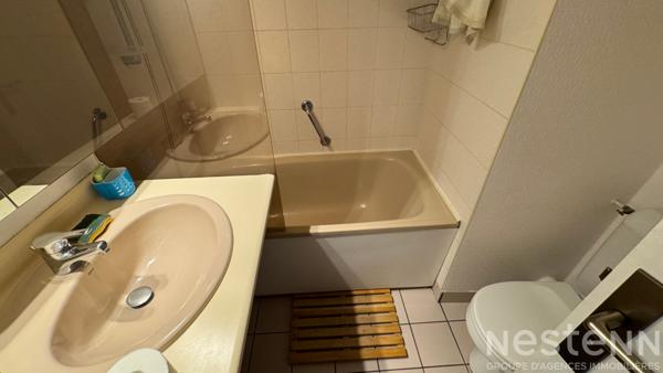 QUIBERON - Studio rénové en centre-ville avec balcon et place de stationnement