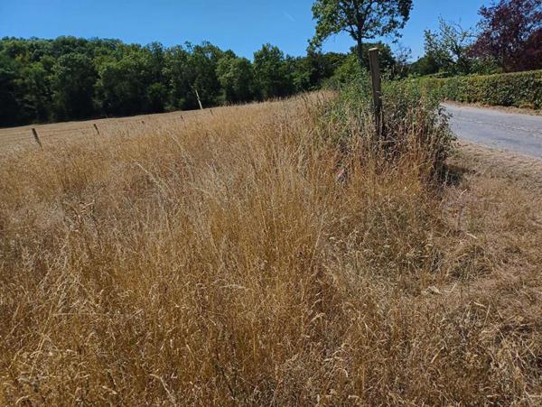 Terrain constructible proche BRETEUIL SUR ITON 1800 m2