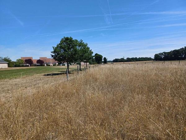 Terrain constructible proche BRETEUIL SUR ITON 1800 m2