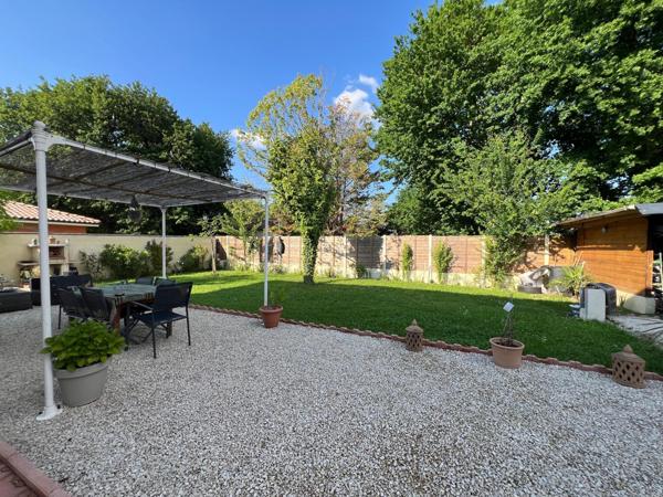 Rénovée 3 chambres plus bureau, beau jardin