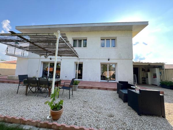 Rénovée 3 chambres plus bureau, beau jardin