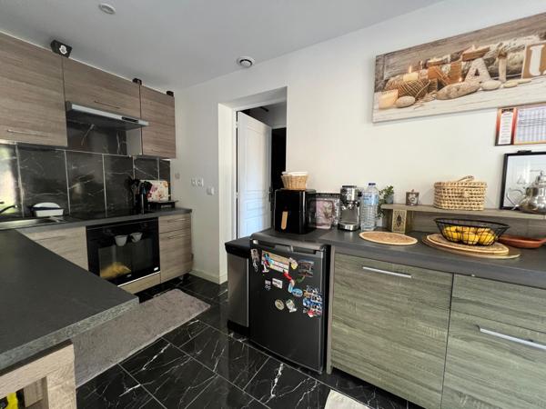 Rénovée 3 chambres plus bureau, beau jardin