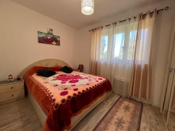 Rénovée 3 chambres plus bureau, beau jardin