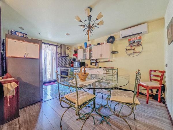 Appartement en très bon état avec balcon et grand garage