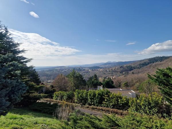 Vue exceptionnelle Puy-de-Dome-MAISON AVEC PISCINE ET GRAND TERRAIN