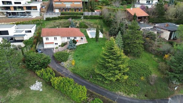 Vue exceptionnelle Puy-de-Dome-MAISON AVEC PISCINE ET GRAND TERRAIN