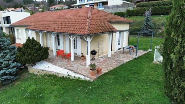 Vue exceptionnelle Puy-de-Dome-MAISON AVEC PISCINE ET GRAND TERRAIN