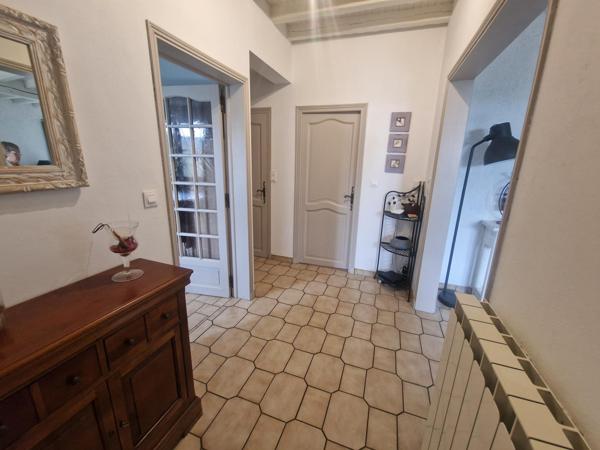 Vue exceptionnelle Puy-de-Dome-MAISON AVEC PISCINE ET GRAND TERRAIN