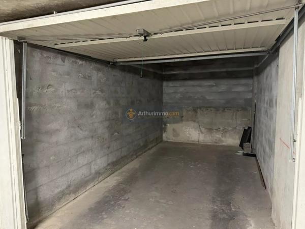 Location                                                      Garage
                        
                                                            à Fréjus