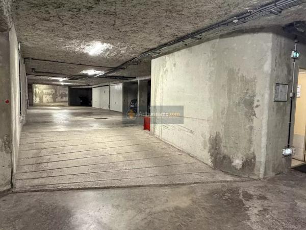 Location                                                      Garage
                        
                                                            à Fréjus