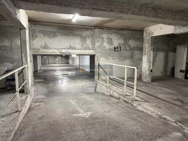 Location                                                      Garage
                        
                                                            à Fréjus