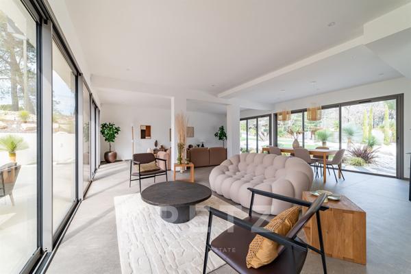 Aix-en-Provence – Villa contemporaine neuve de 220 m2 , 4. chambres, avec vue panoramique exceptionn