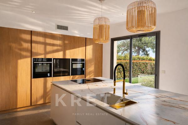 Aix-en-Provence – Villa contemporaine neuve de 220 m2 , 4. chambres, avec vue panoramique exceptionn