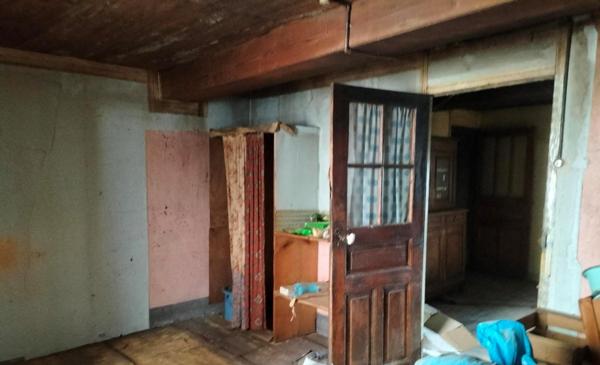 Maison de ville mitoyenne traverssante, entièrement à rénover