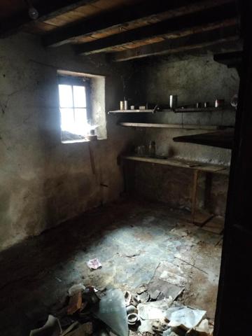 Maison de ville mitoyenne traverssante, entièrement à rénover
