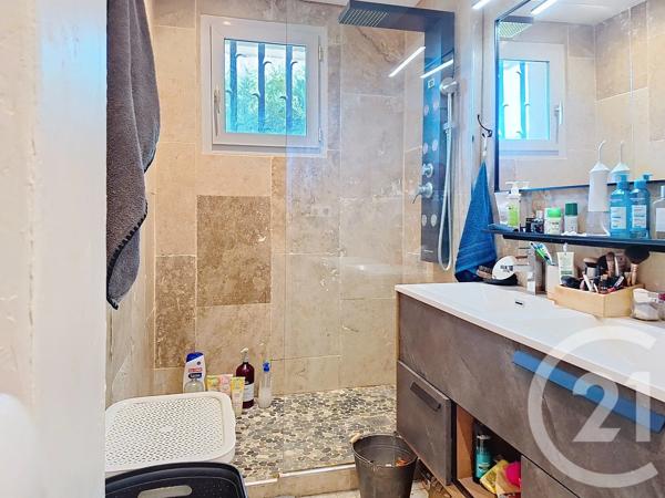 Appartement T3 à vendre  3 pièces - 82,56 m 2   CHATEAURENARD  - 13
