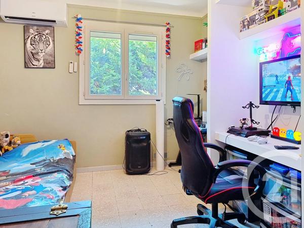 Appartement T3 à vendre  3 pièces - 82,56 m 2   CHATEAURENARD  - 13