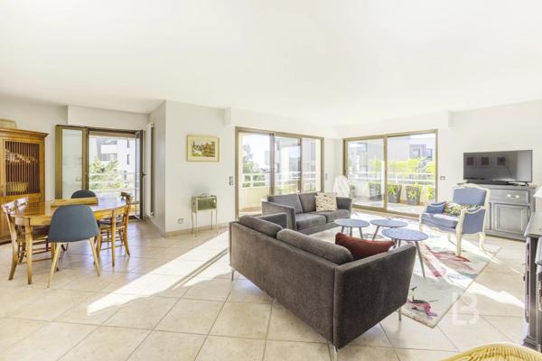 Quartier Saint Jean, bel appartement d'angle de 4 pièces à vendre en dernier étage