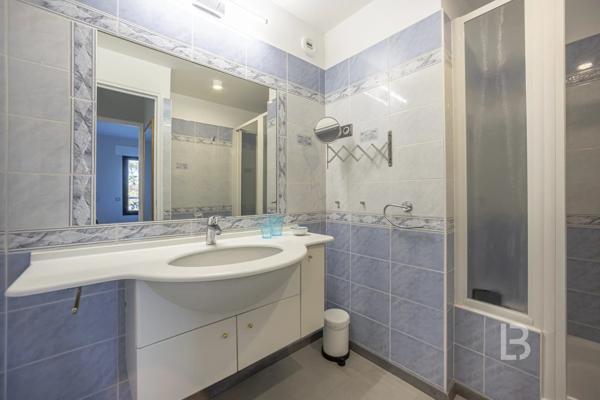 Quartier Saint Jean, bel appartement d'angle de 4 pièces à vendre en dernier étage