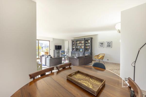 Quartier Saint Jean, bel appartement d'angle de 4 pièces à vendre en dernier étage