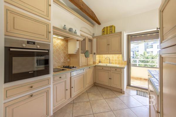 Quartier Saint Jean, bel appartement d'angle de 4 pièces à vendre en dernier étage