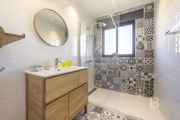 Quartier Saint Jean, bel appartement d'angle de 4 pièces à vendre en dernier étage