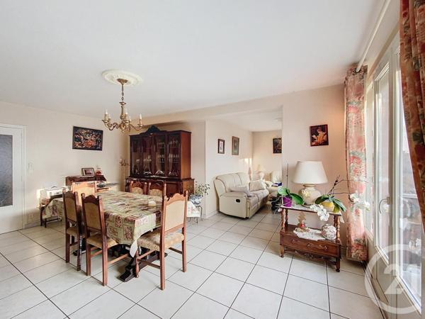 Appartement F5 à vendre  5 pièces - 98,59 m2 ST PRIEST - 69