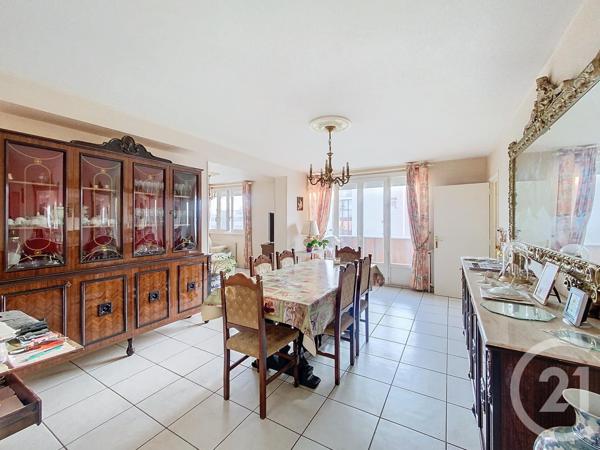 Appartement F5 à vendre  5 pièces - 98,59 m2 ST PRIEST - 69