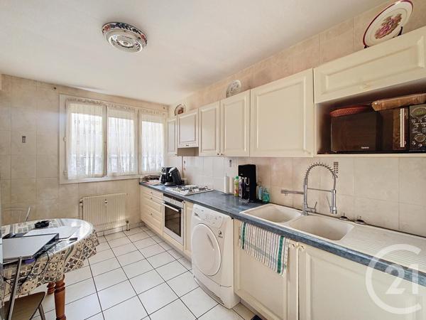 Appartement F5 à vendre  5 pièces - 98,59 m2 ST PRIEST - 69