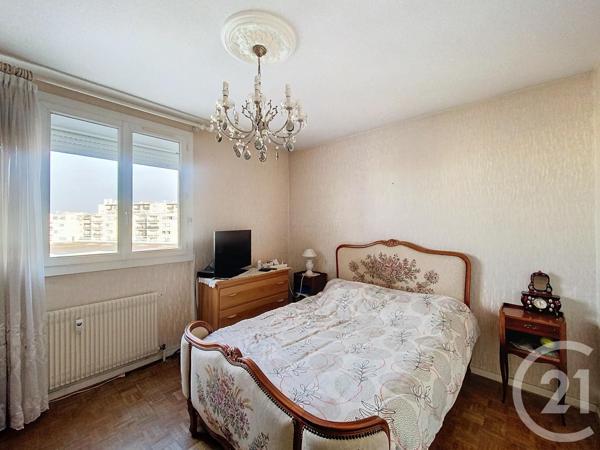 Appartement F5 à vendre  5 pièces - 98,59 m2 ST PRIEST - 69