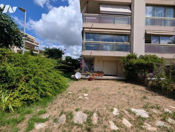  Adorable 2 pièces en rez-de-jardin avec grand extérieur au calme