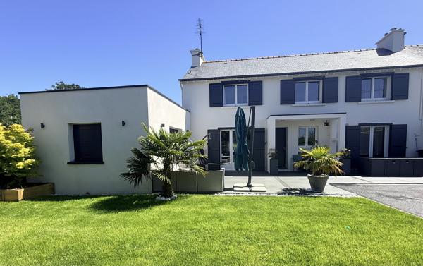 Maison coup de cœur aux portes de Vannes – Rénovation haut de gamme – Dépendance – Vue dégagée sur la campagne