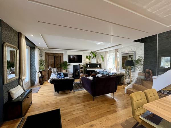 Maison coup de cœur aux portes de Vannes – Rénovation haut de gamme – Dépendance – Vue dégagée sur la campagne