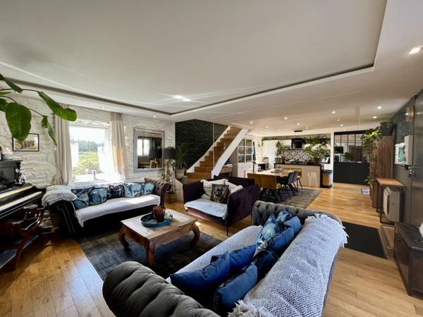 Maison coup de cœur aux portes de Vannes – Rénovation haut de gamme – Dépendance – Vue dégagée sur la campagne