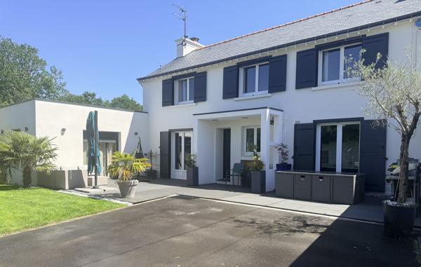 Maison coup de cœur aux portes de Vannes – Rénovation haut de gamme – Dépendance – Vue dégagée sur la campagne