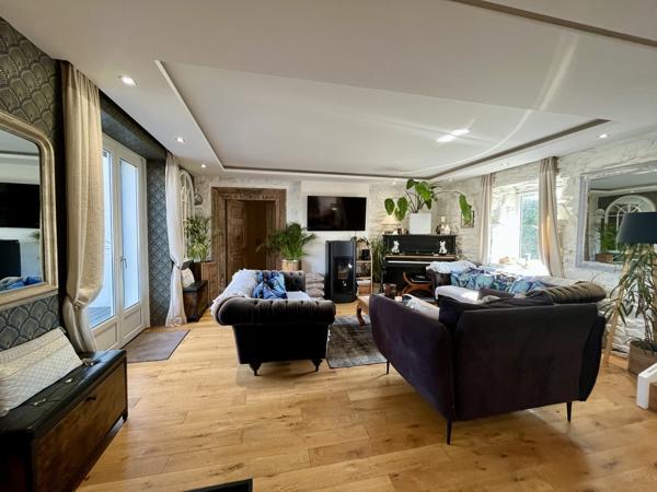 Maison coup de cœur aux portes de Vannes – Rénovation haut de gamme – Dépendance – Vue dégagée sur la campagne