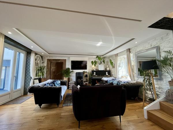 Maison coup de cœur aux portes de Vannes – Rénovation haut de gamme – Dépendance – Vue dégagée sur la campagne
