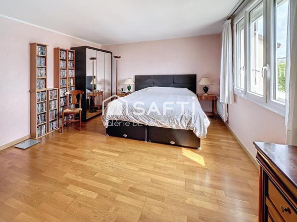 Grande maison familiale au calme dans une impasse