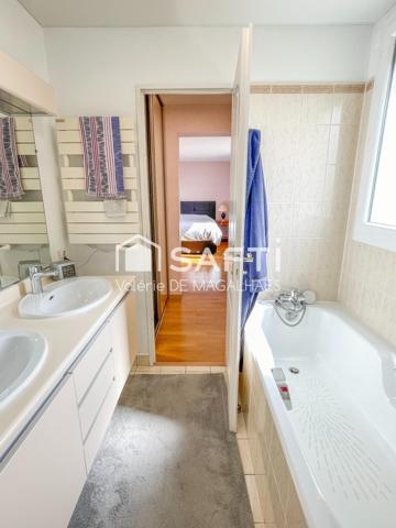 Grande maison familiale au calme dans une impasse