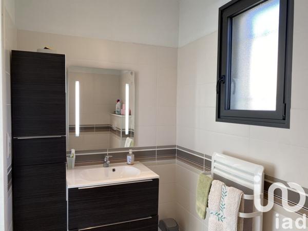 Maison traditionnelle 7 pièces de 190 m² à Althen-des-Paluds (84210)