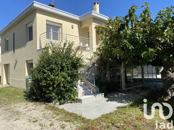 Maison traditionnelle 7 pièces de 190 m² à Althen-des-Paluds (84210)