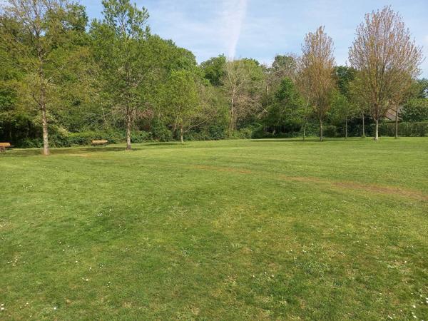 L'HUISSERIE TERRAIN CONSTRUCTIBLE DE 834 M2