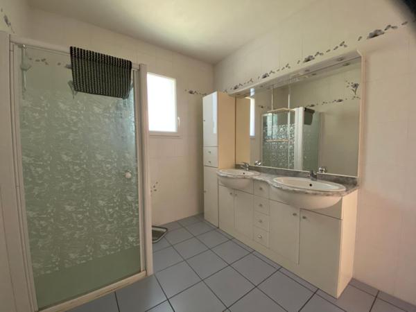 Maison plain-pied 107m², 3 chambres, double garage, terrain1500m²