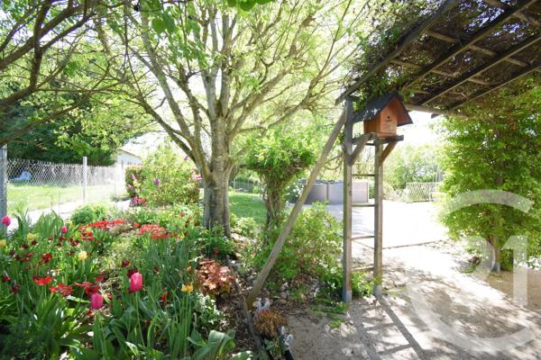 Maison à vendre  5 pièces - 135 m 2   CREUZIER LE VIEUX  - 03