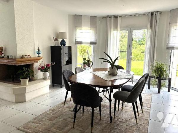 BRUZ / GOLF CICE BLOSSAC 

À vendre - Jolie maison familiale de 195 m² aux portes de Rennes
...