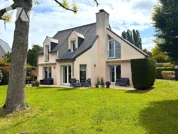 BRUZ / GOLF CICE BLOSSAC 

À vendre - Jolie maison familiale de 195 m² aux portes de Rennes
...
