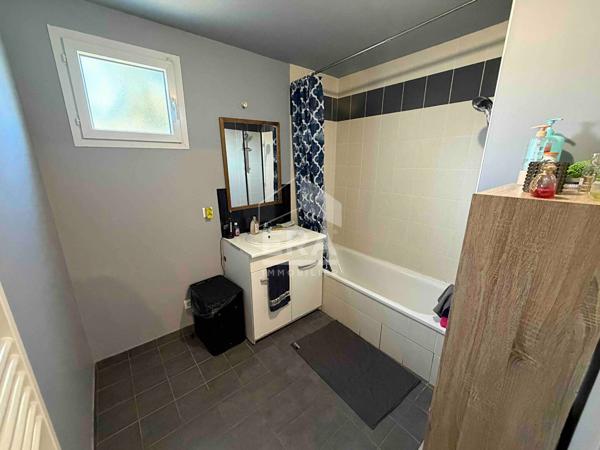 Appartement 4 pièces 70 m² Ville-la-Grand résidence récente